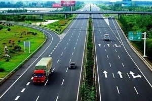 新手跑高速，在路上別做這些事，否則害人害己！