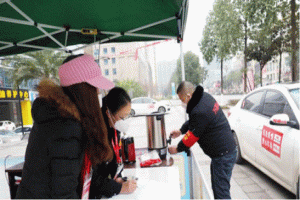 萬順叫車愛心車隊(duì)，疫情陰影下的一束光