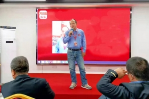 每天50個俯臥撐！這位司機用超好狀態(tài)提供高品質(zhì)乘客服務